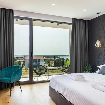 Taboo & - 42 M2 Pool & Wellness Villa Medulin