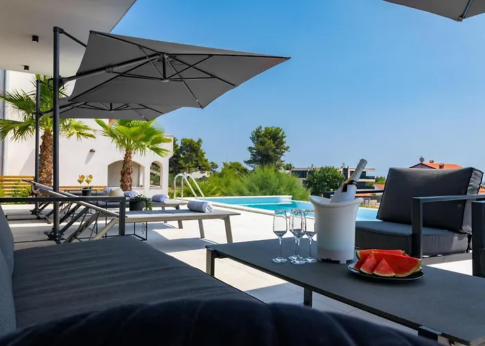 Taboo & - 42 M2 Pool & Wellness Villa Medulin