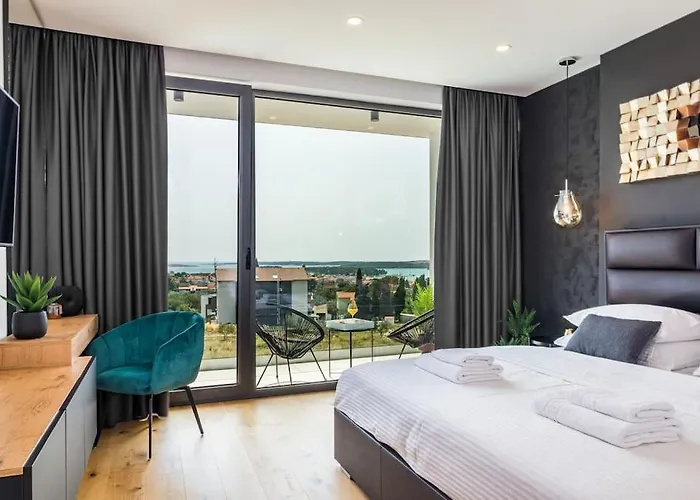 Taboo & - 42 M2 Pool & Wellness Villa Medulin