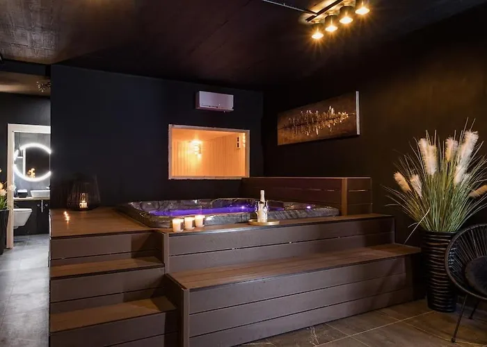 Taboo & - 42 M2 Pool & Wellness Villa *